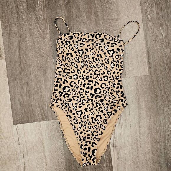 Hollister Other - Hollister XS Leopard Print Ome piece Swimsuit Square neckline